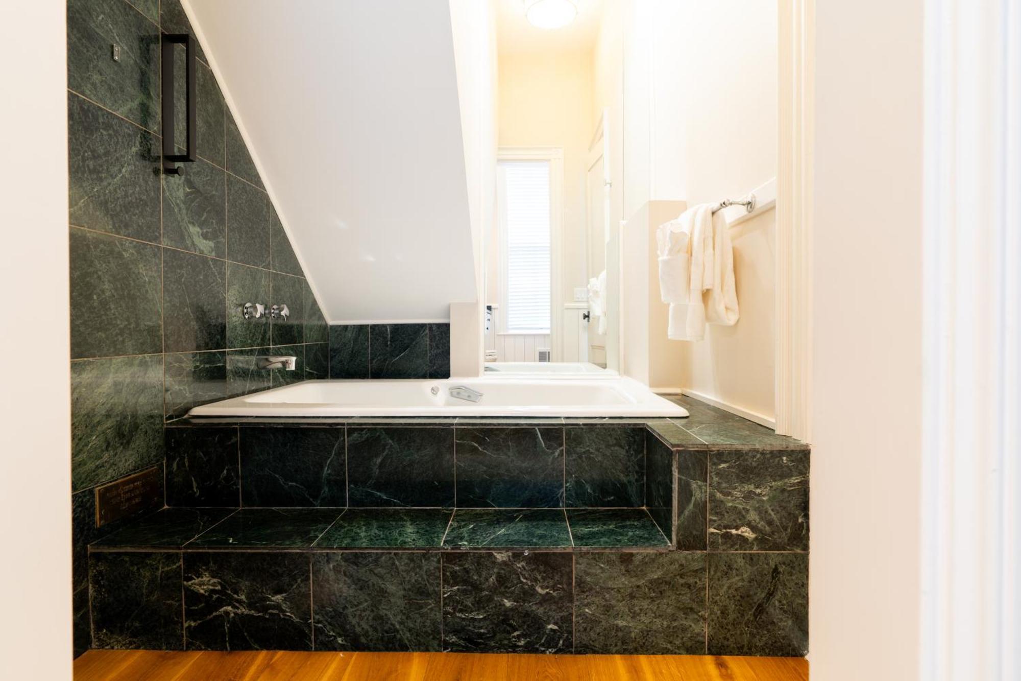 Hotel The Centerboard Nantucket